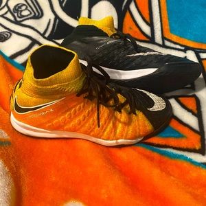 Kids Nike size 4 y sneaker shoe
